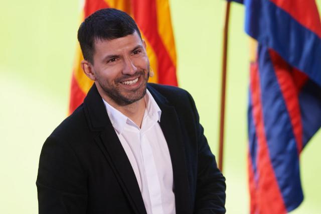 华体在线登录官网-阿圭罗3月跟家人踢踢球 5月回曼城庆英超首冠10年