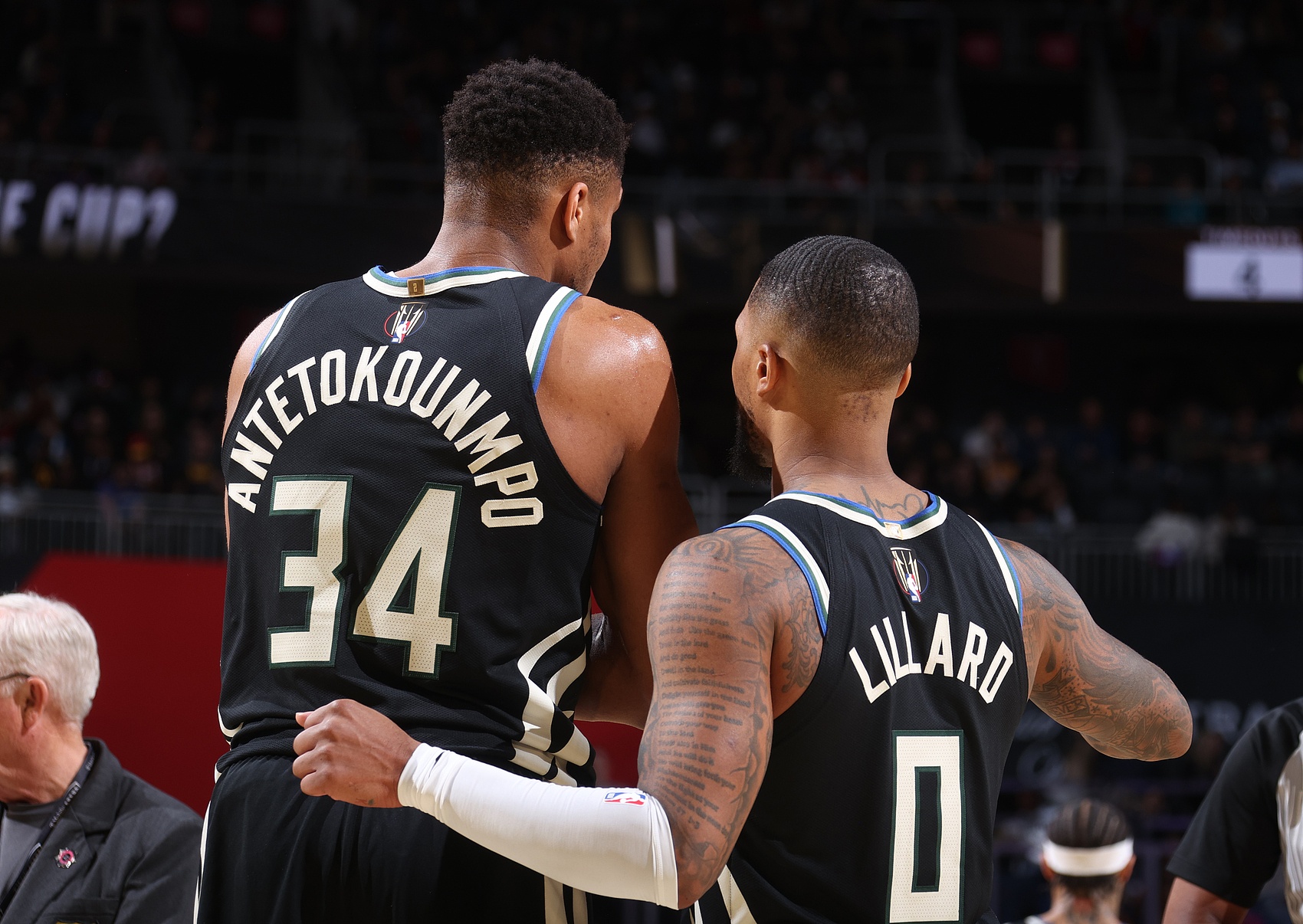 开云-再续前缘？名记：利拉德一直在努力招募字母哥加盟开拓者